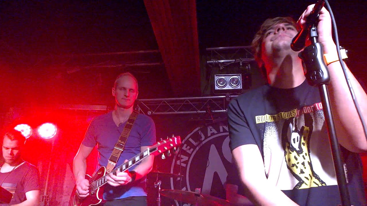 Neljänsuora - Raudat ranteissa