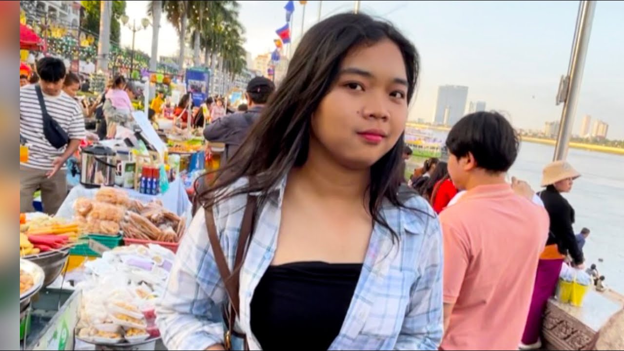 Inside Place! CAMBODIAN Street Food Tour - Chaktomuk Walk Street Phnom Penh City 2026