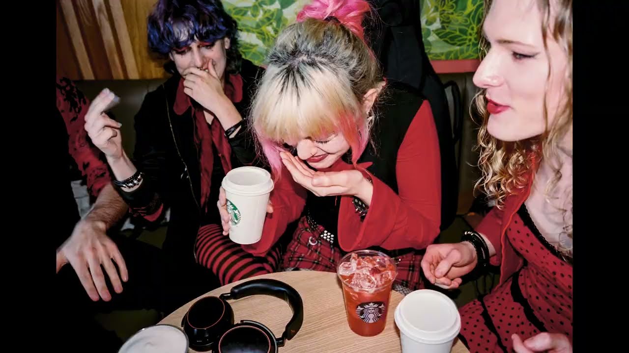 Мы готовим кофе, вы творите историю. Создано в Starbucks.