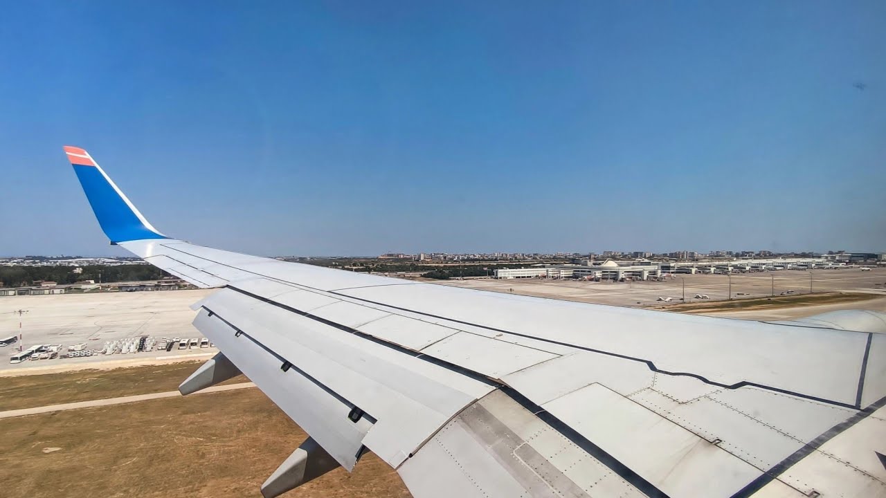 SunExpress B737-8AS landing in Antalya