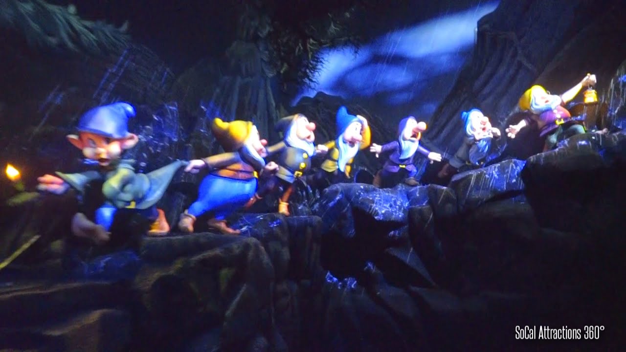 [HD] Snow White's Scary Adventures Ride POV 2015 - Disneyland