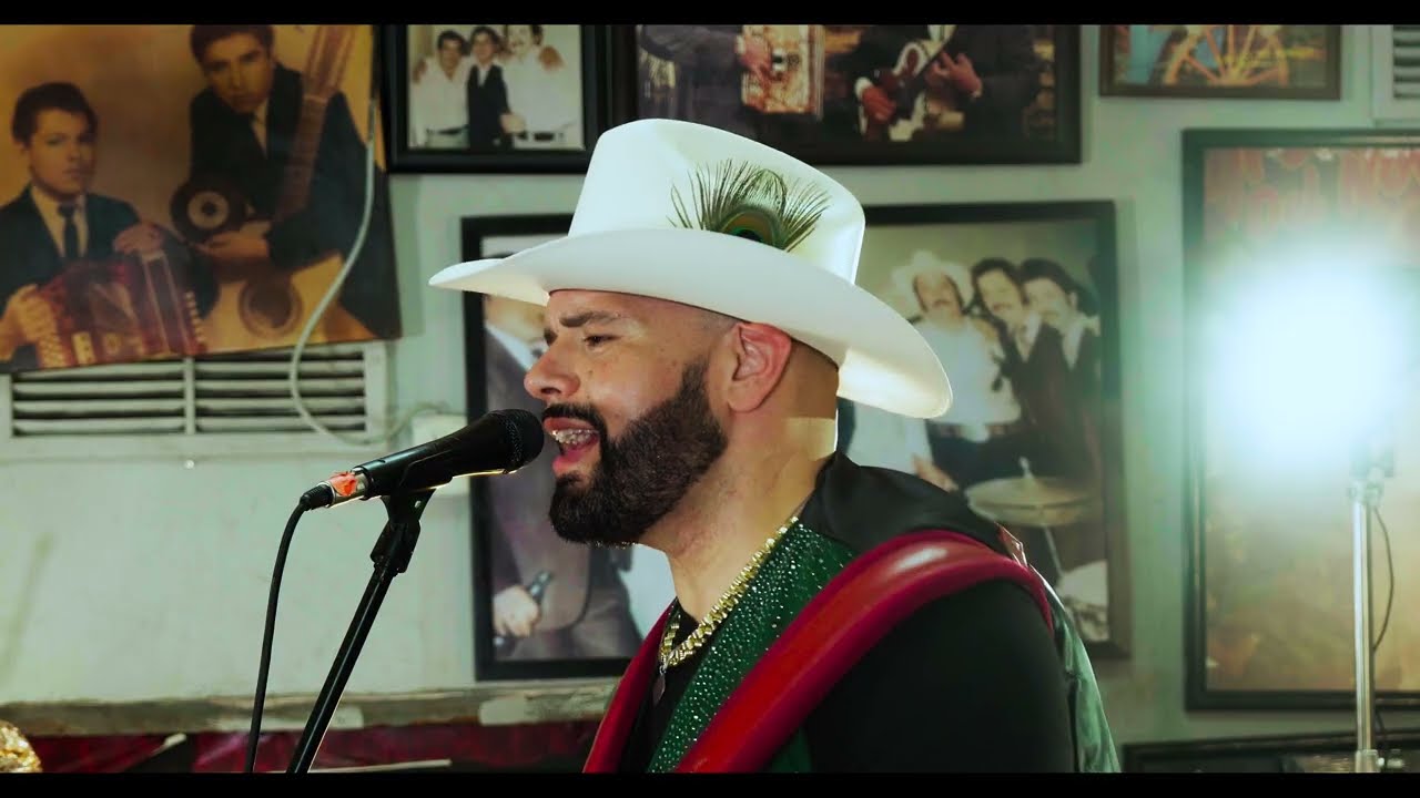 ROMAN DE LOS REYES - A CINCEL Y A MARTILLO (EN VIVO) DESDE PILO’S BAR