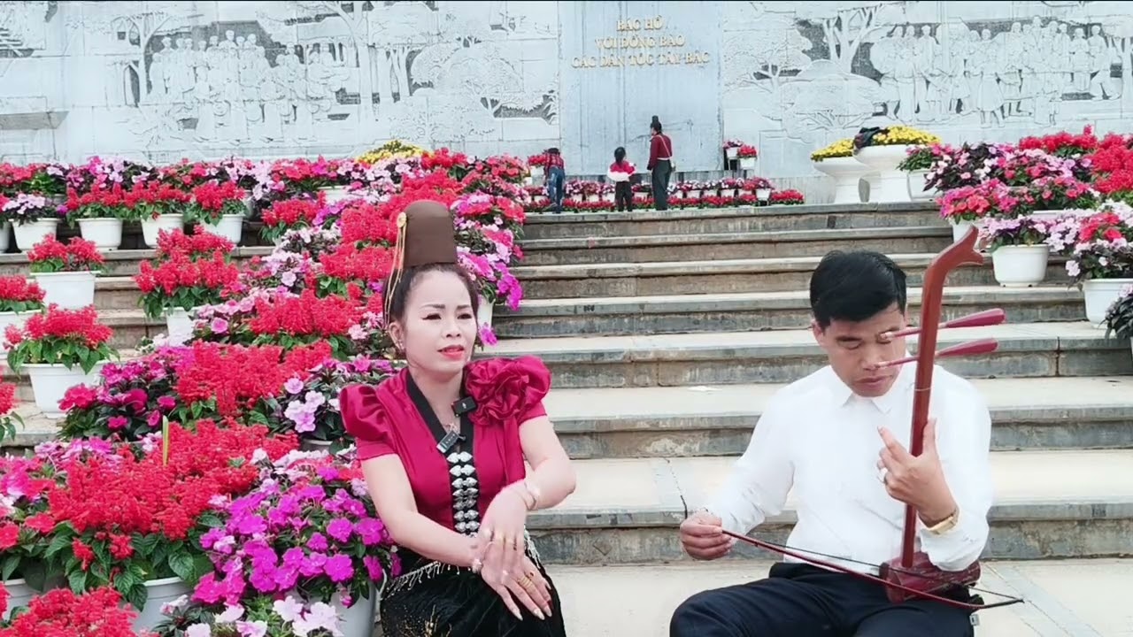 KHẮP SƯNG BẢN MƯỚNG LÒ THÍCH HÁT TUYỆT VỜI 