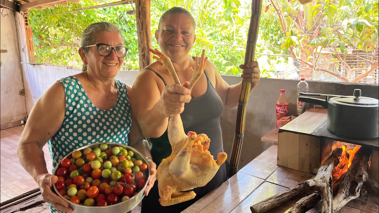 “Almoço Caipira Completo: Galinha Caipira, Feijão Preto e Bucho de Boi na Panela!”