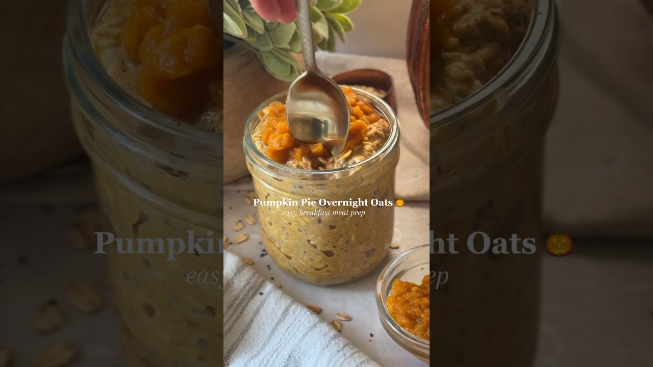dietitian recipe for easy fall breakfast! 🎃 Link in caption. Enjoy! #pumpkinrecipe #overnightoats