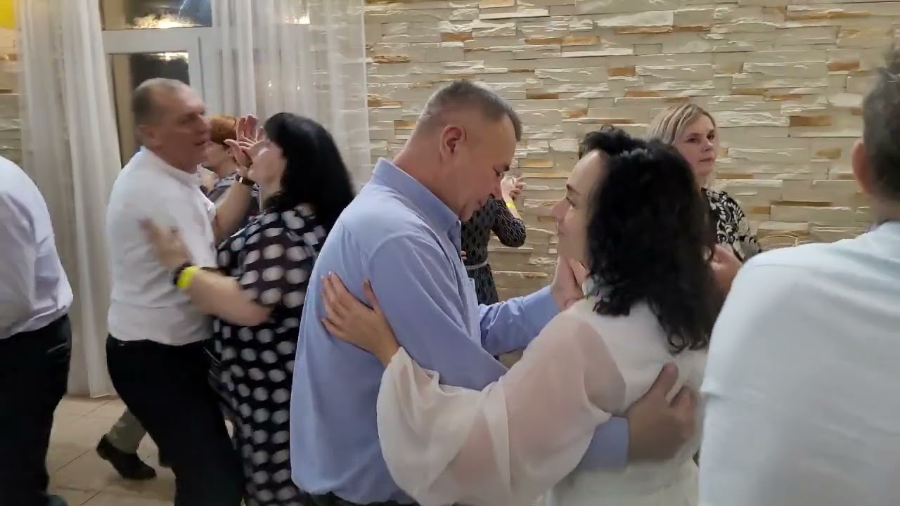 GRAŻYNKA Urocza TANCERKA szaleje na parkiecie w BURSZTYNIE z Kapelą STĄPORKOWSKĄ 