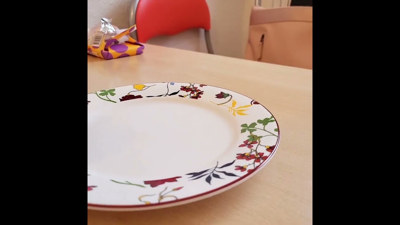 Quietschie's erste Rosinenschnecke dieses Jahr. ♡