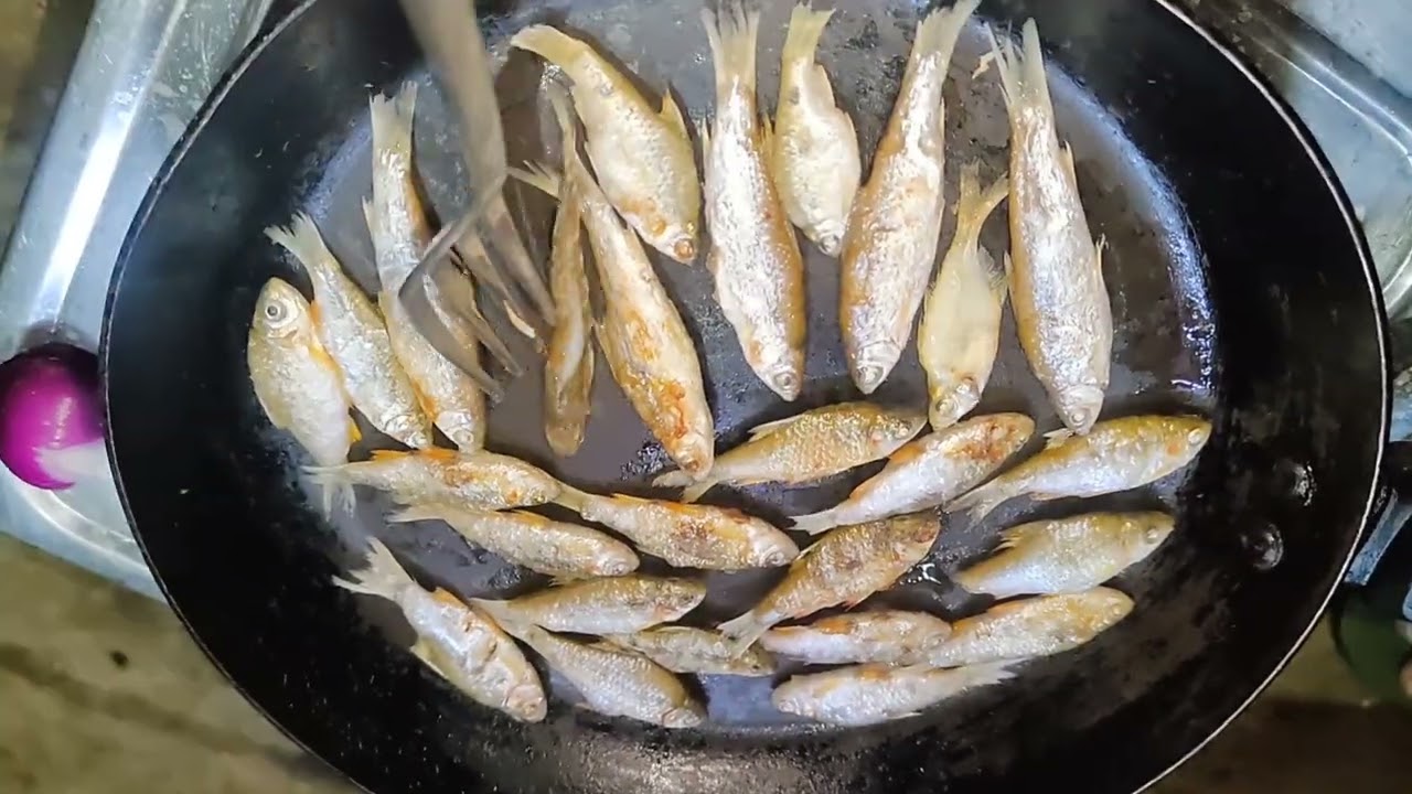 মাছৰ তেলেৰে মাছ ভাজিলো 😋#assameserecipe #fish #nooil fish #fishrecipe #simple #testy 