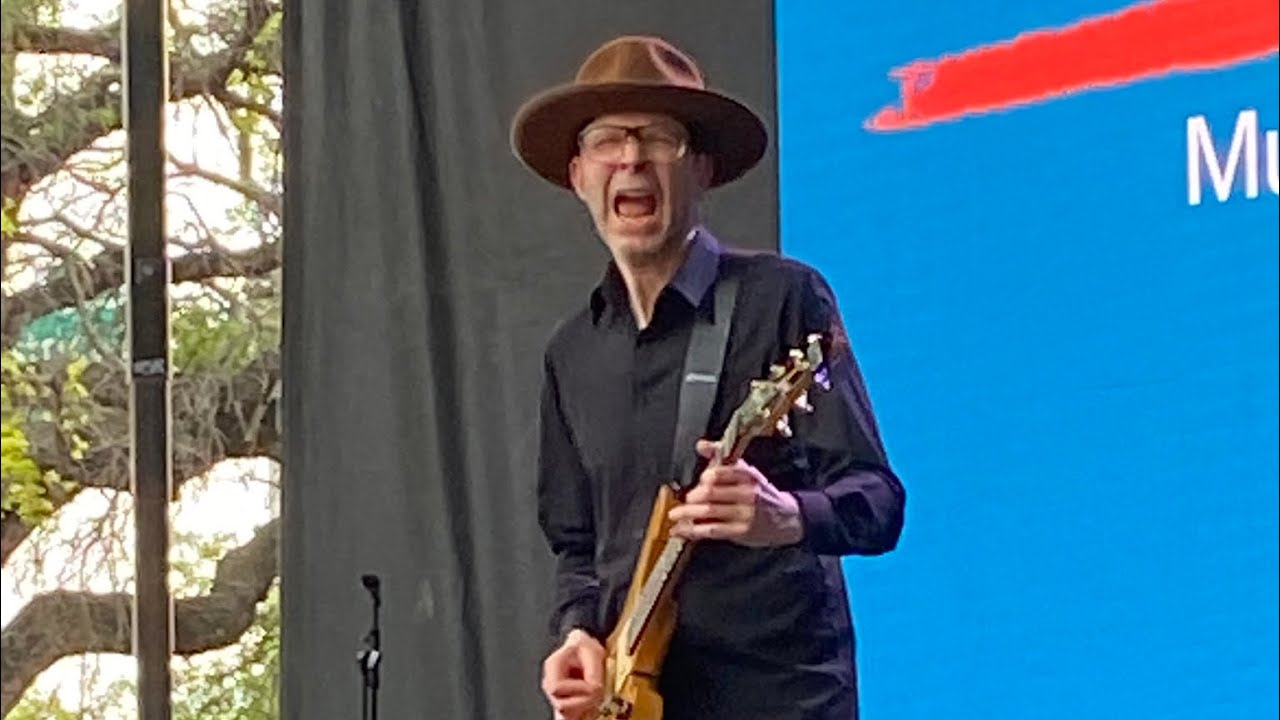 Paul Gilbert live @ Dallas Guitar Festival May 2022. Shred intro, Stairway To Heaven Zeppelin cover