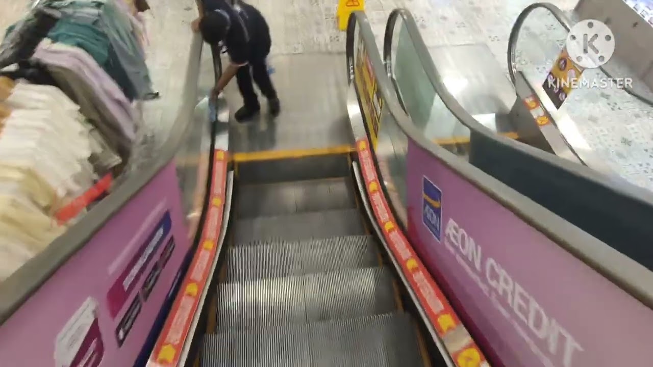 Mitsubishi Series J Escalators at AEON Ayer Keroh, Melaka