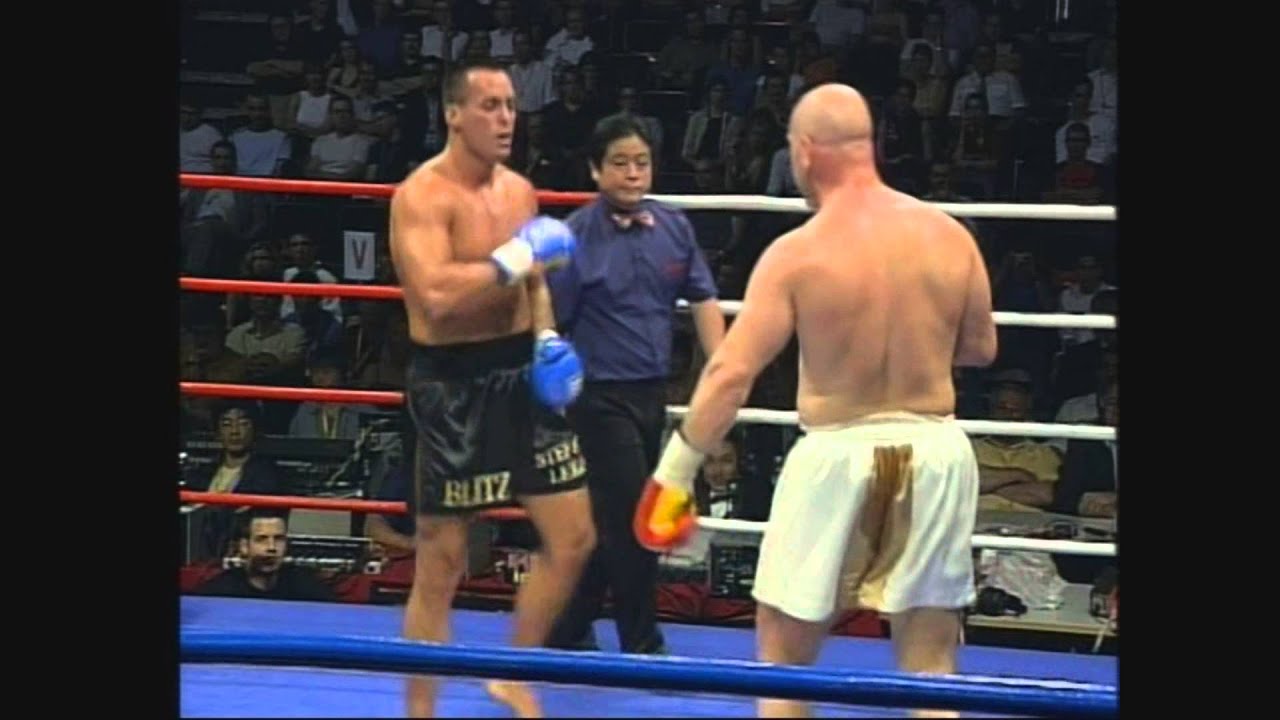 マイク・ベルナルド　ＶＳ　ステファン・レコ