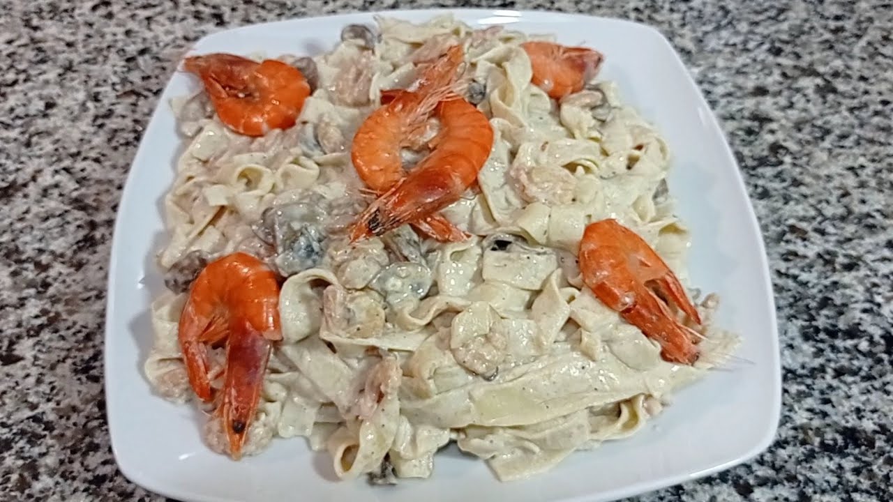 طكليطيل بالصلصة البيضاء و الفطر  شهوة منها tagliatelles aux champignons 🍄 et sauce blanche