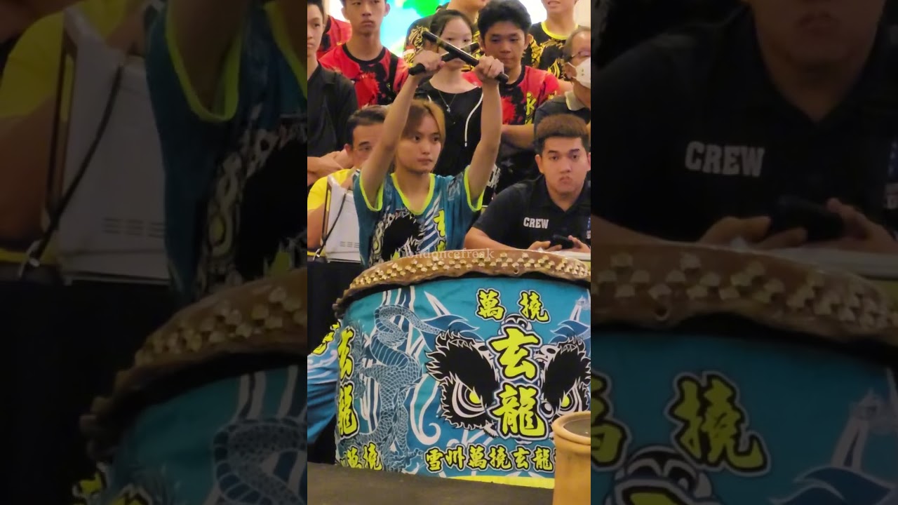 Mistakes are bound to happen, but this #liondance drummer rebounds like a true champion!
