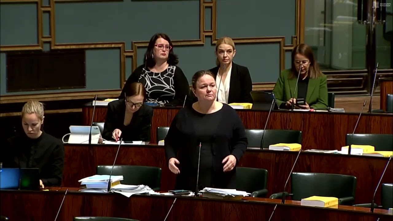 Perussuomalaiset leikkaavat k&ouml;yhilt&auml;