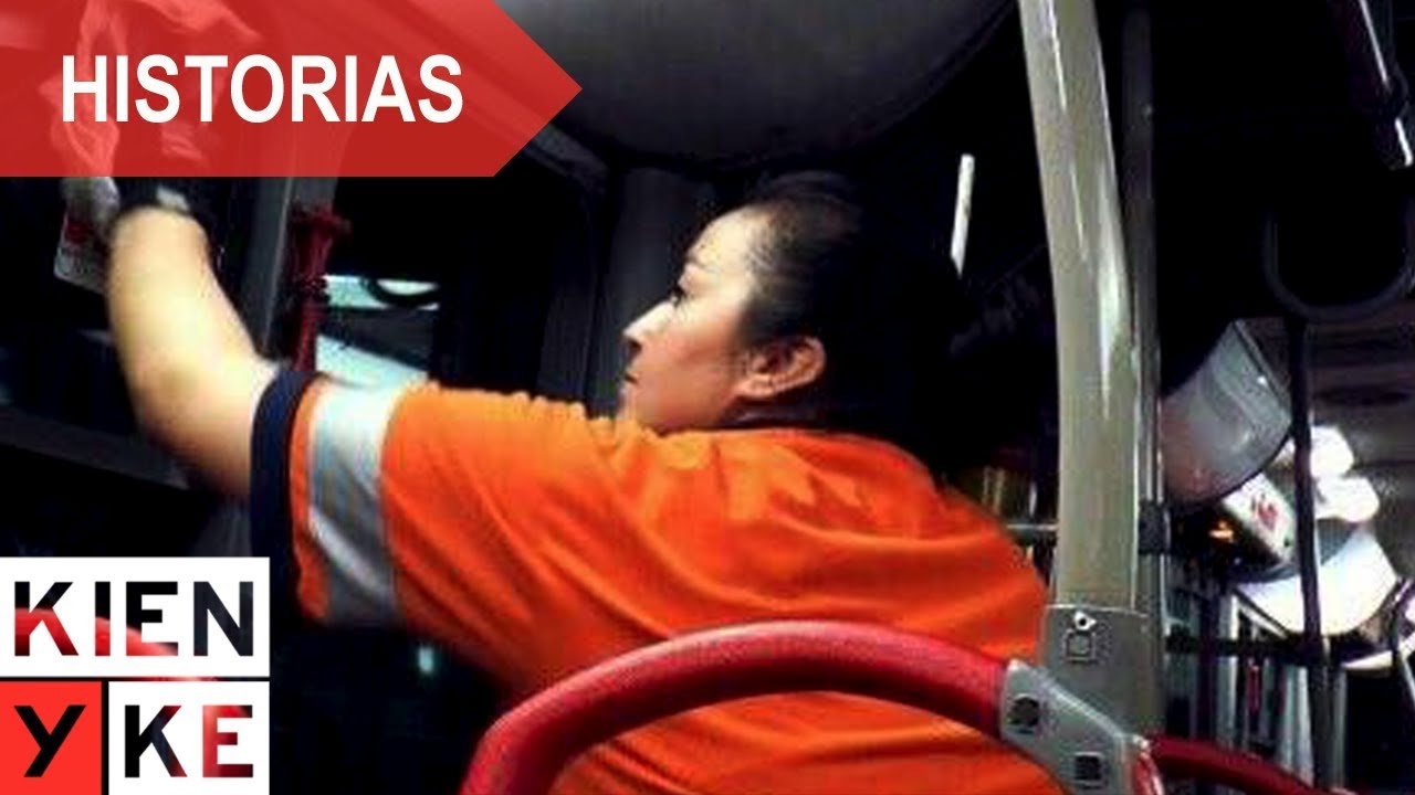 El día de un auxiliar de limpieza en Transmilenio
