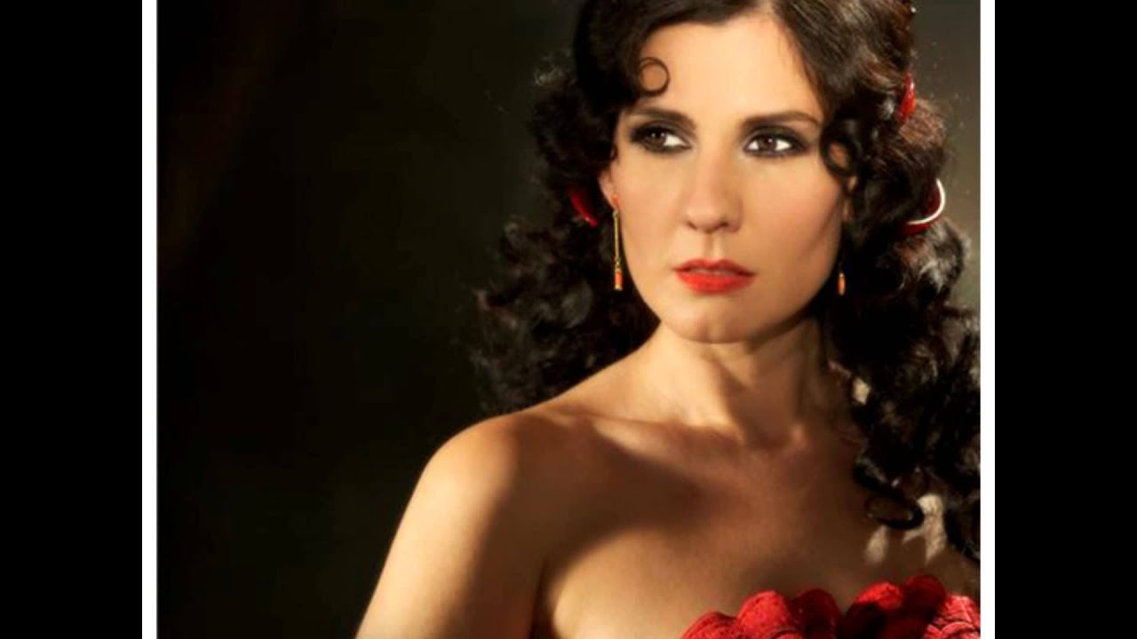 Sola-- Diana Navarro