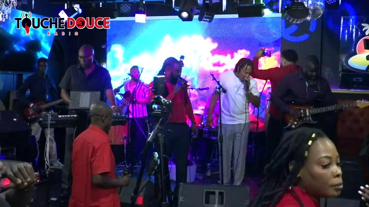 DEFi  Valentine's DAY LIVE @ DELISH LOUNGE