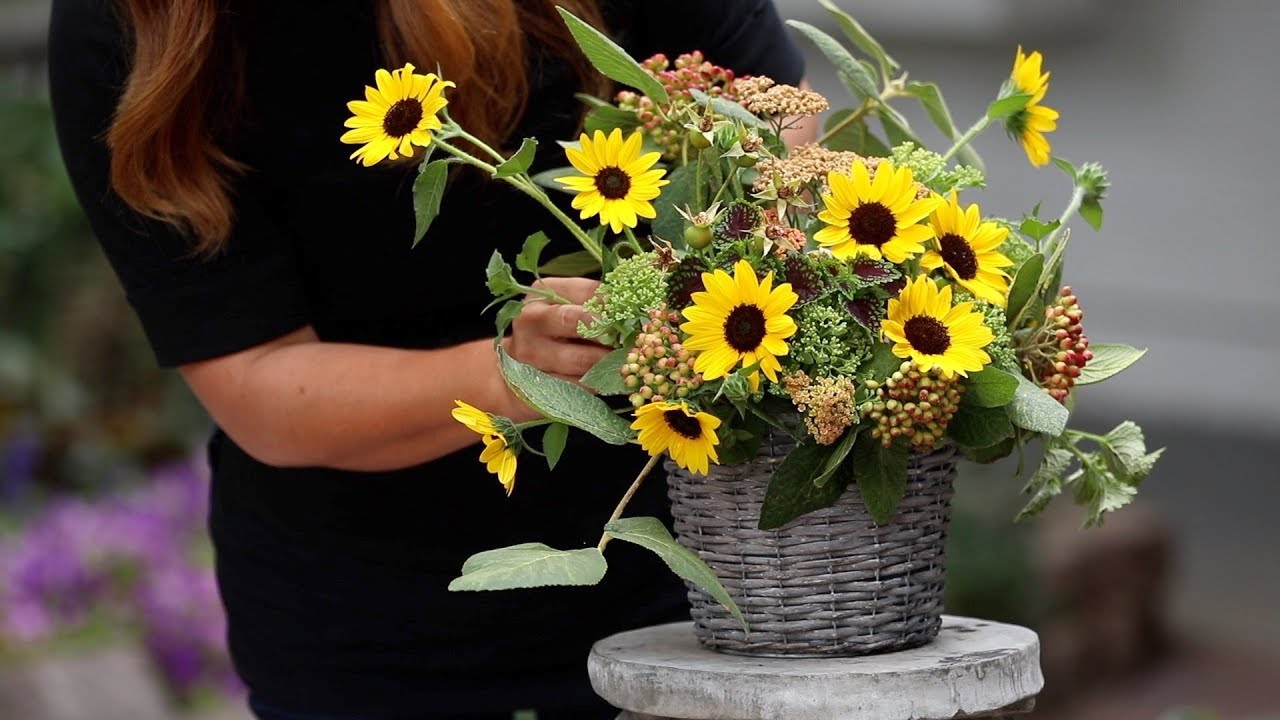 Summer Cut Flower Arrangement! 🥰🌻✂️
