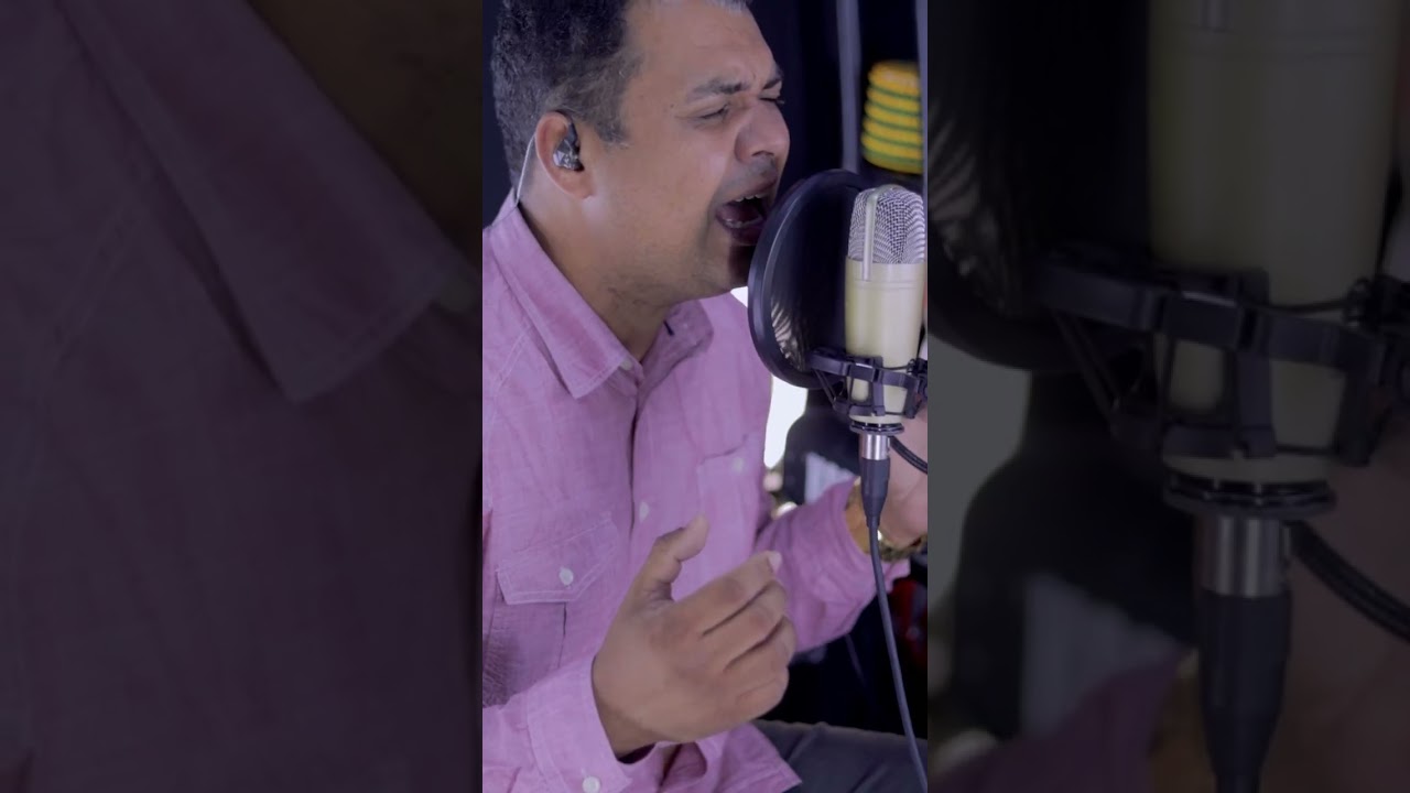 O Senhor é quem vai adiante de ti; ele será contigo, não te deixará, nem te desamparará!!!