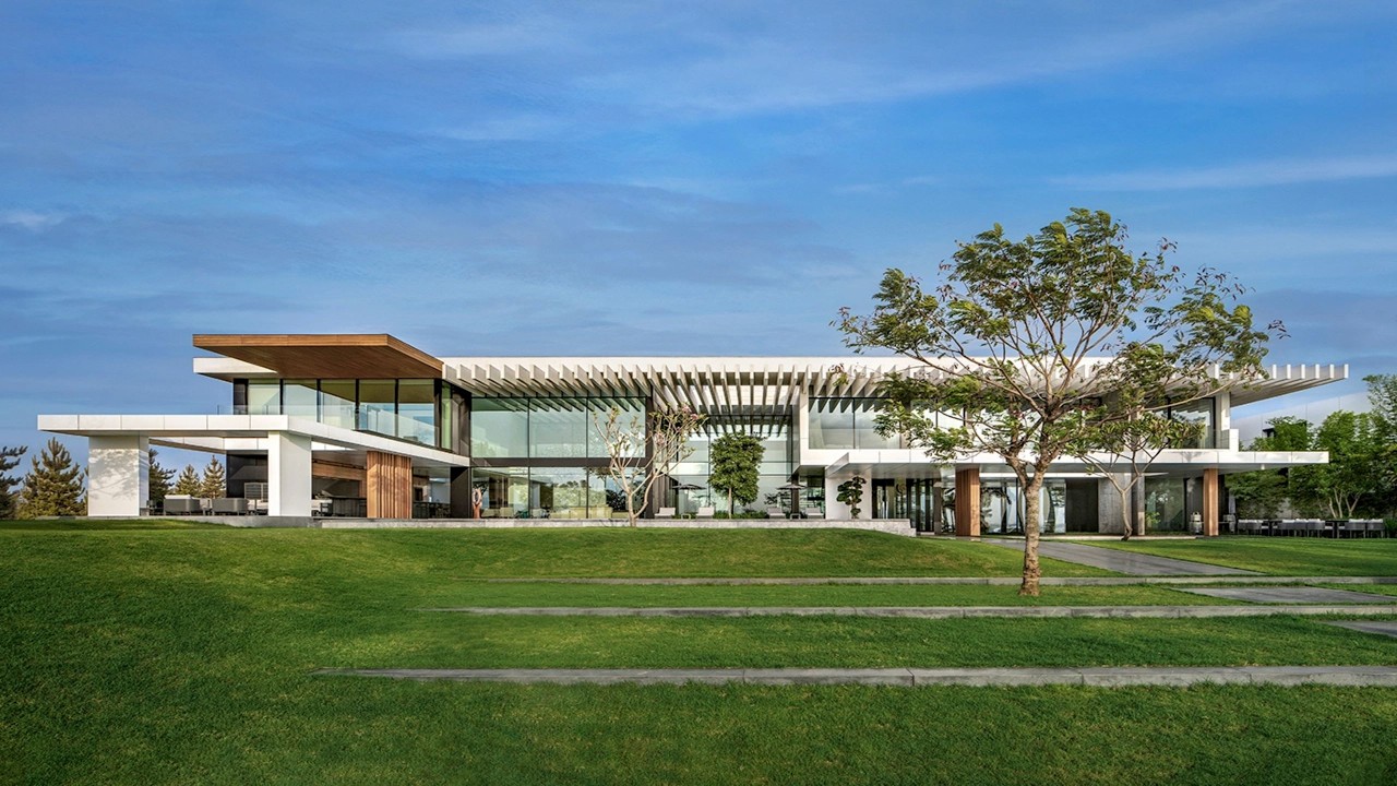 Modern Family Home - Lagoon Villa Architecture Balancing Modernism and Tradition by SAOTA #design