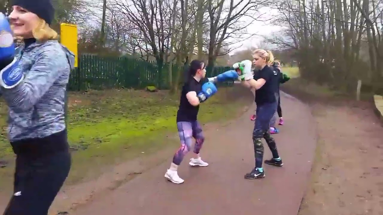 Outdoor boxing Pad work . outdoor Boxing . fitness  #boxig #unstoppablesia👊 #sia.dastvar