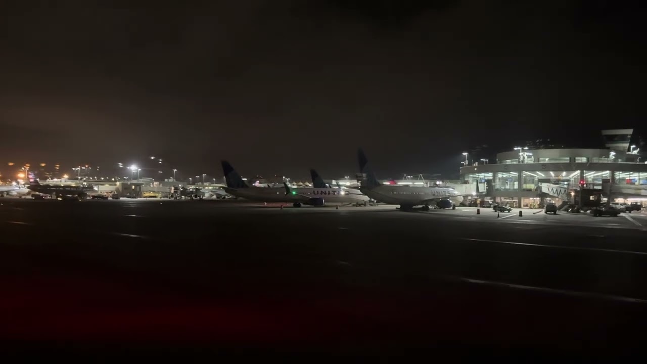San Diego SAN Boeing 737 Night Landing June 24, 2025