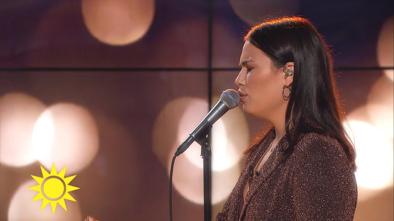 Molly Hammar sjunger Blossom - Nyhetsmorgon (TV4)