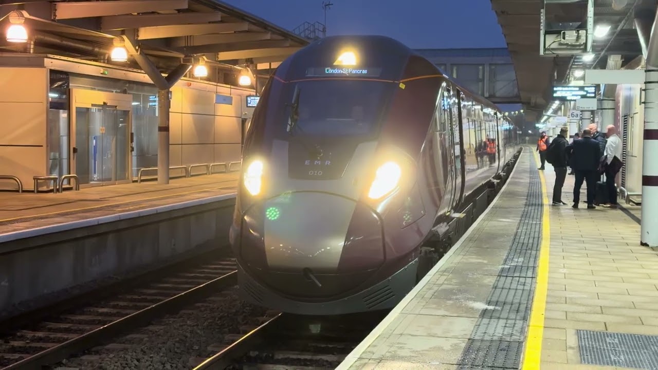 TRAINSPOTTING - East Midlands Railway EMR Class 810 Aurora (810010)