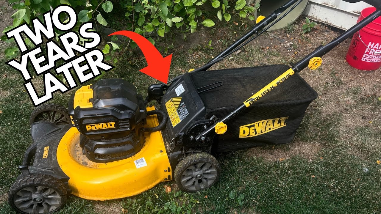 Аккумуляторная газонокосилка DEWALT. Стоило ли оно того? 2 года спустя