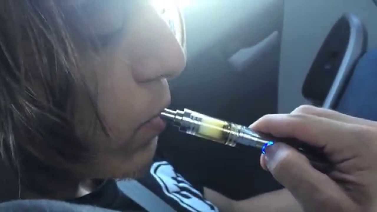 Tonygreenhand hitting the Fogpen with the Glass Fog Chamber by Myster