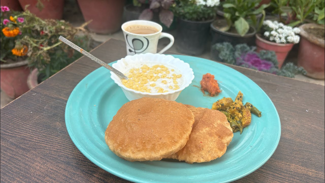 लहसुन वाली पूरी # garlic puri  #quick breakfast recipe #food #cooking #indiancuisine # video 