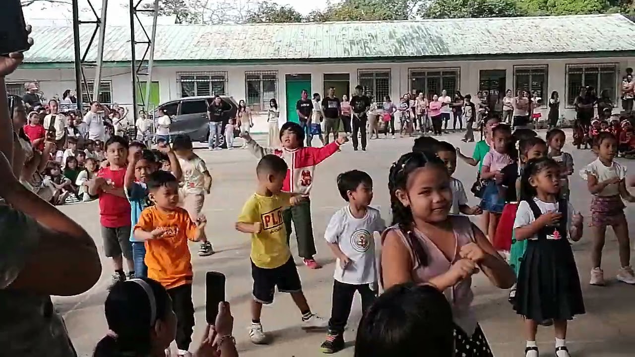 Kinder christmas party performance RES 