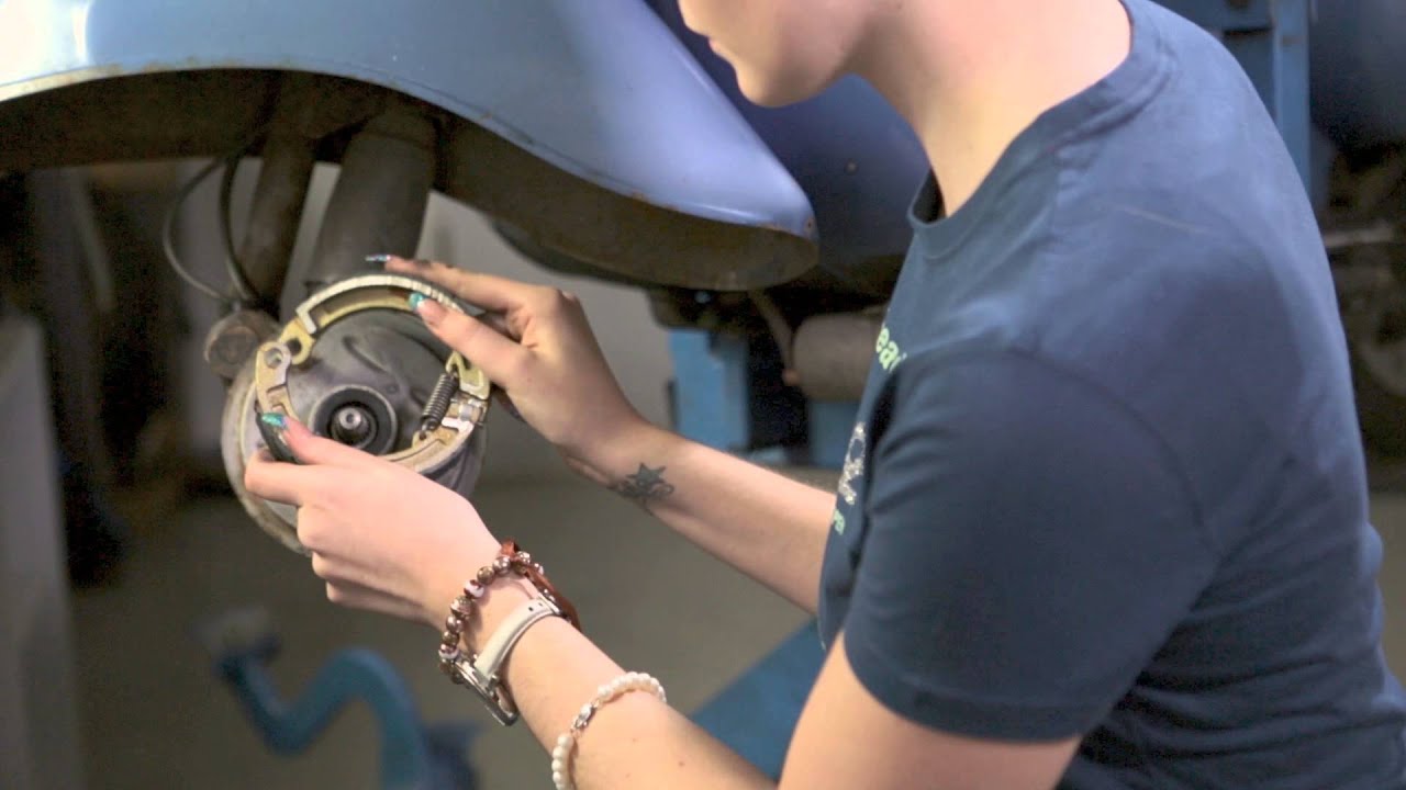 VESPA- Wie Wechsel ich die Bremsbeläge // How To change the brake shoes