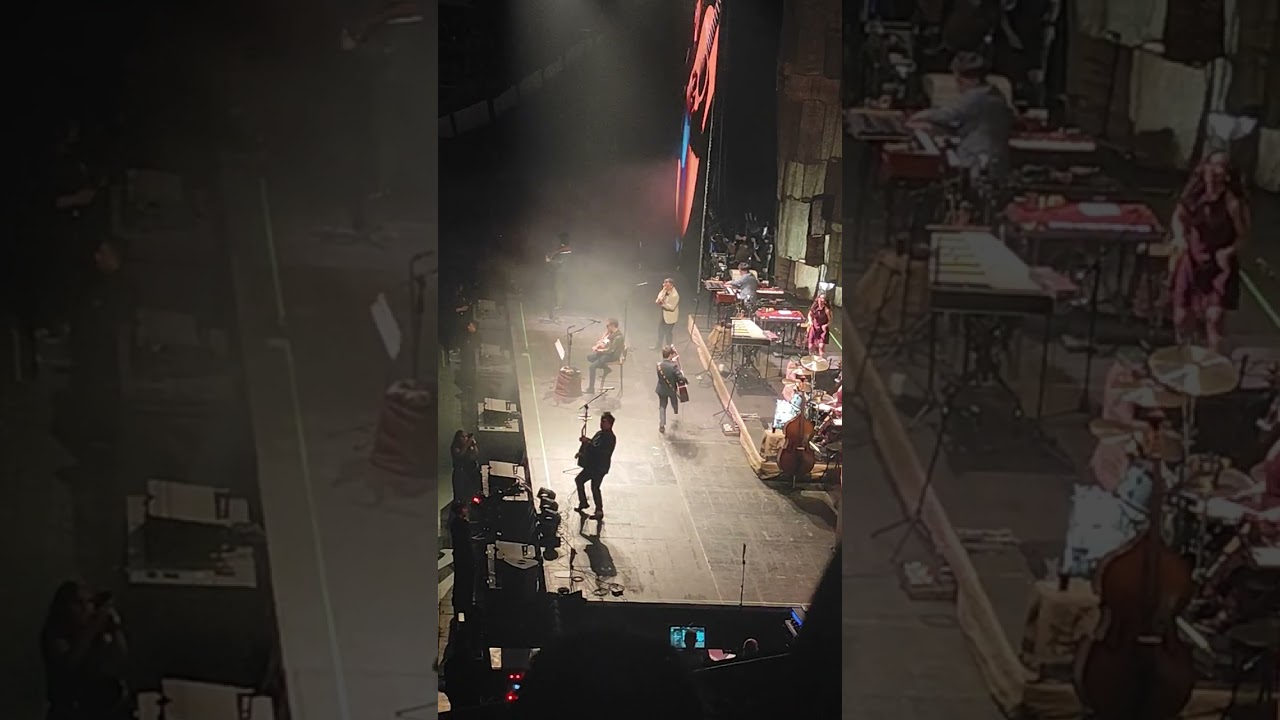 Los bunkers Movistar arena Las cosas que cambie y dejé por ti, bajo los árboles y el necio 