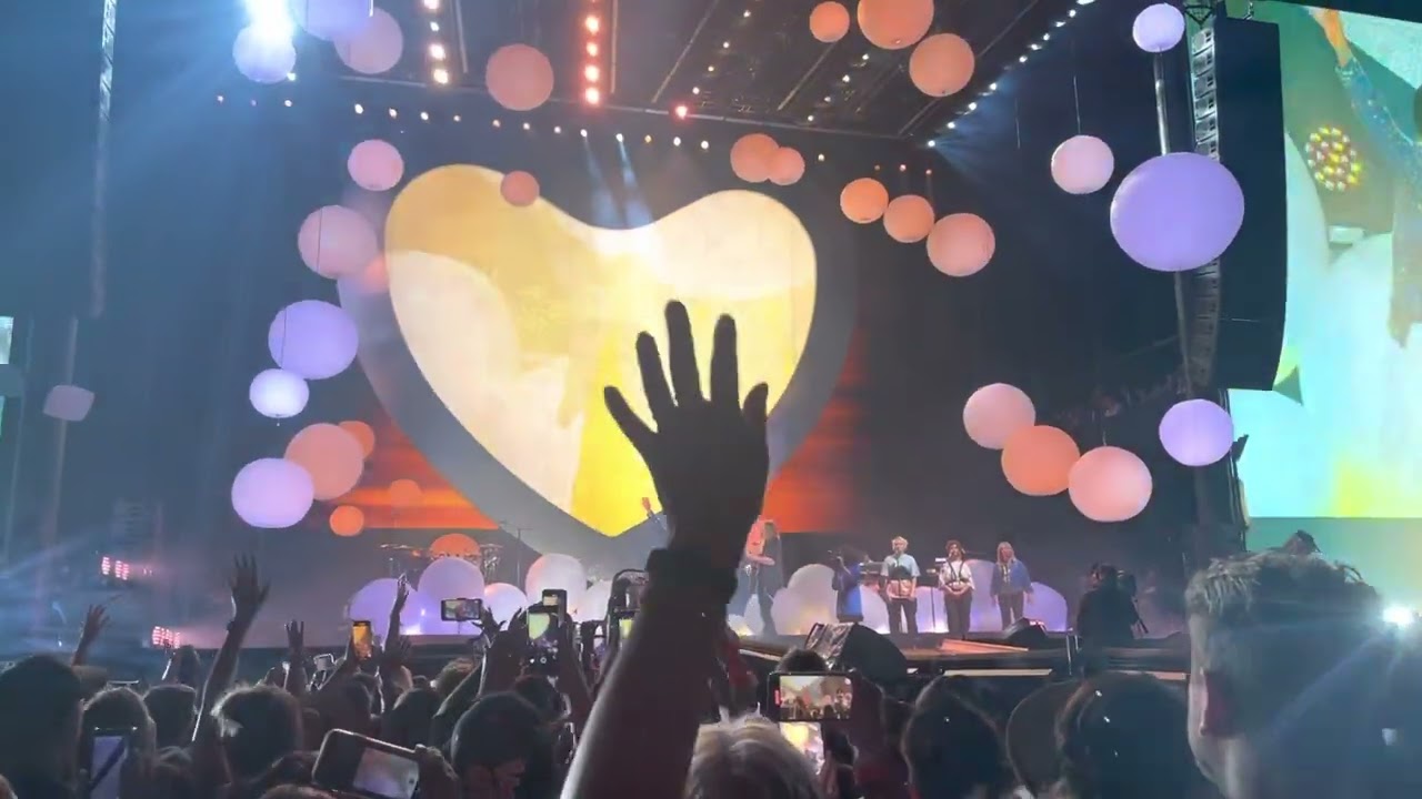 P!NK & Willow Sage Heart - Cover Me In Sunshine Live | Bottlerock 2022