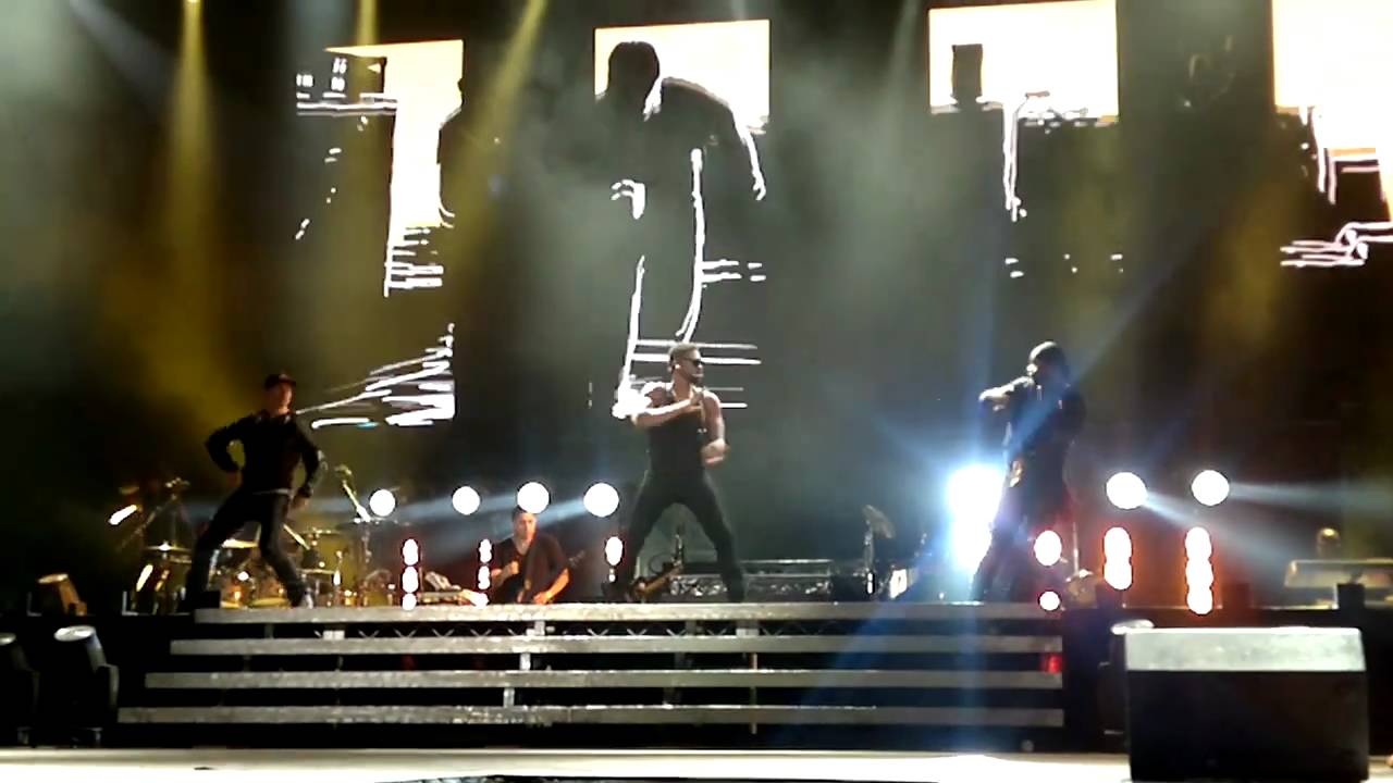 Usher performing Caught Up