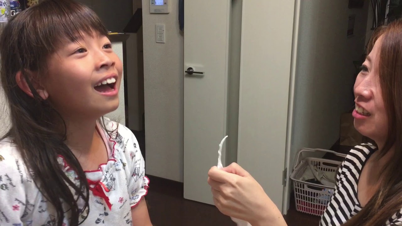 こよりを鼻に突っ込んでくしゃみ出ないか対決😳😳😳