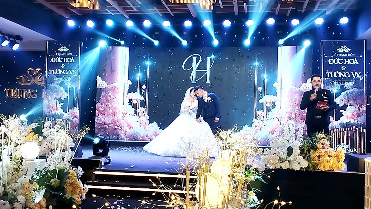 P 433 Cặp Đôi Đức Hòa và Tường Vy cùng với MC Phi Hùng tại nhà hàng tiệc cưới Trung Ngà...