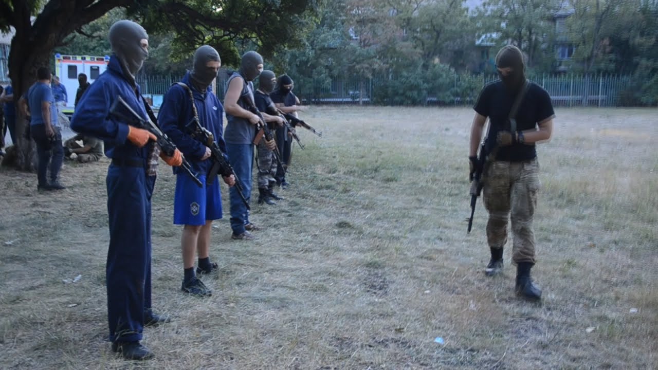 Маріупольські ультрас: «Поляжемо, але танки в місті горітимуть»
