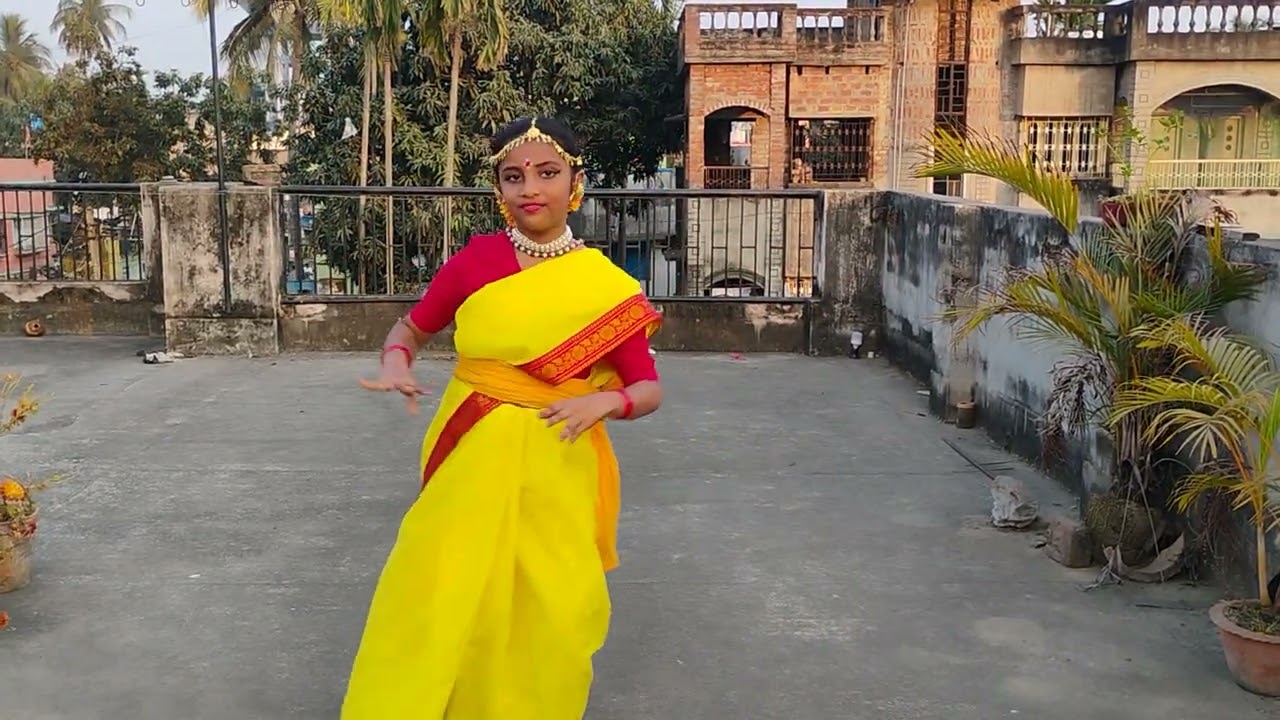 বরদে বীণা বাদিনী...।। সঙ্গীতে মেখলা দাশ গুপ্ত, নৃত্যে আদ্রিজা 