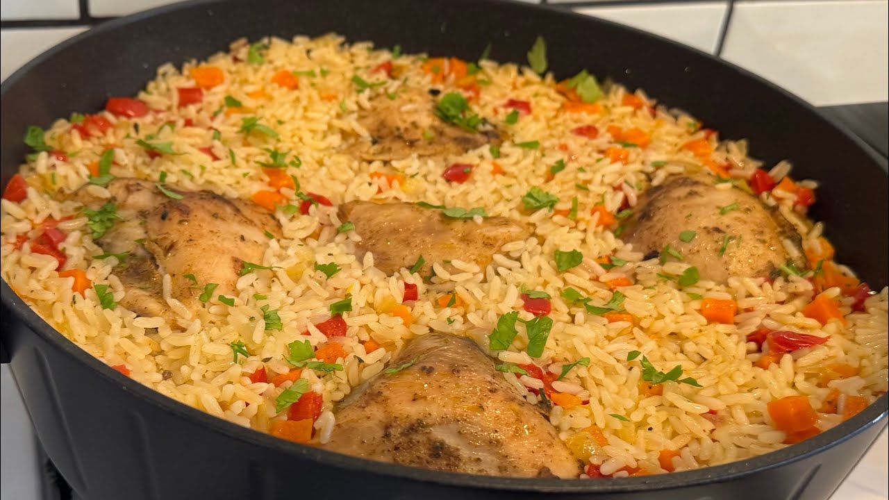 Riso con verdure e pollo, una ricetta veloce, gustosa e con pochi ingredienti.