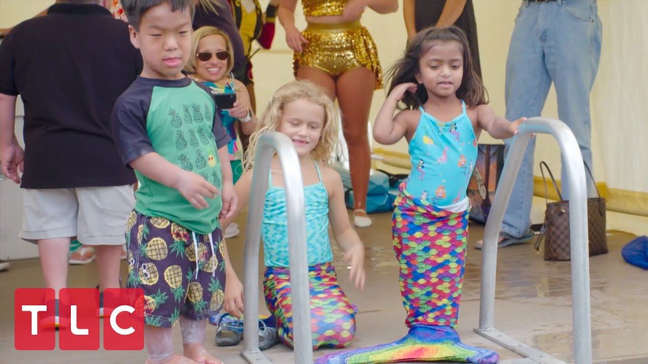 Zoey Swims With Mermaids! | The Little Couple