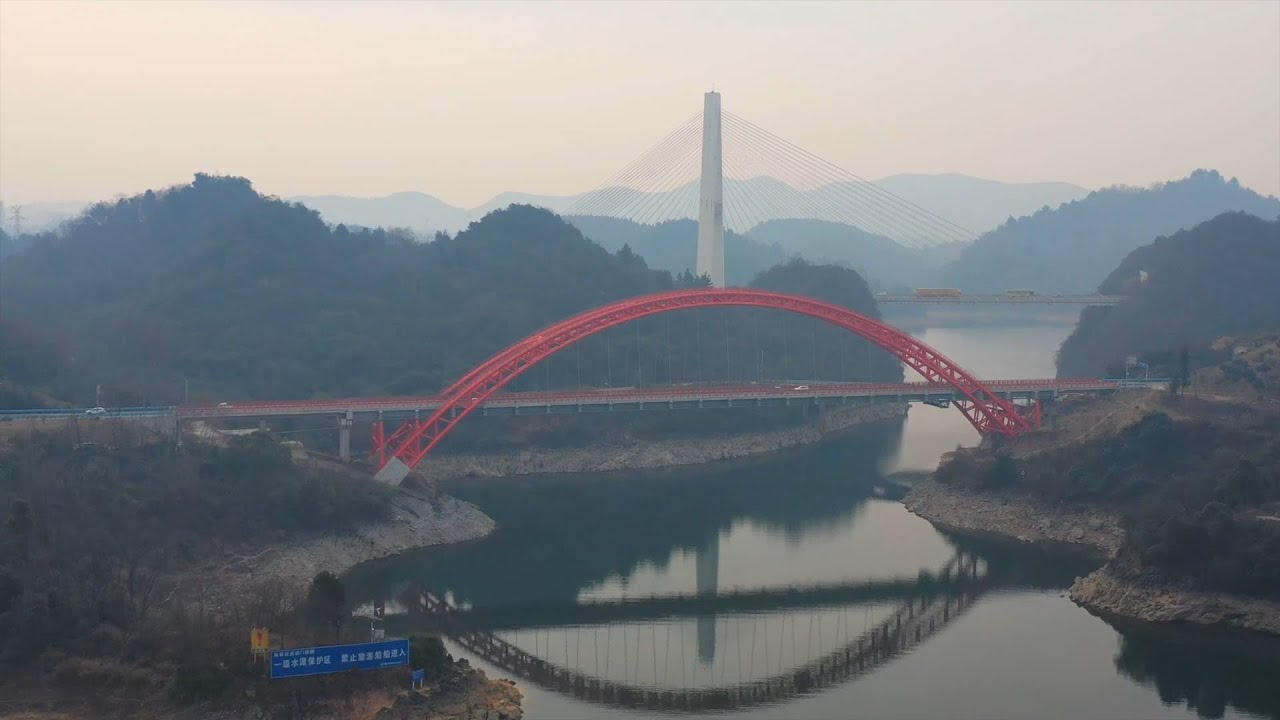 GLOBALink | A glimpse of prize-winning Huayudong Bridge in SW China
