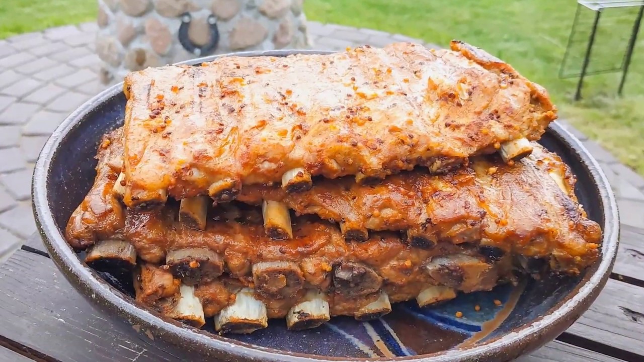 Ant grotelių kepti šonkauliai