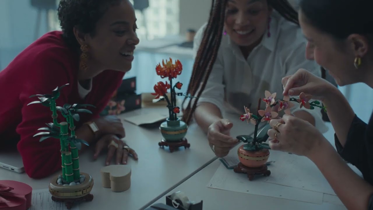 LEGO Botanicals: Valentine’s Blooms for All 🌹 💕