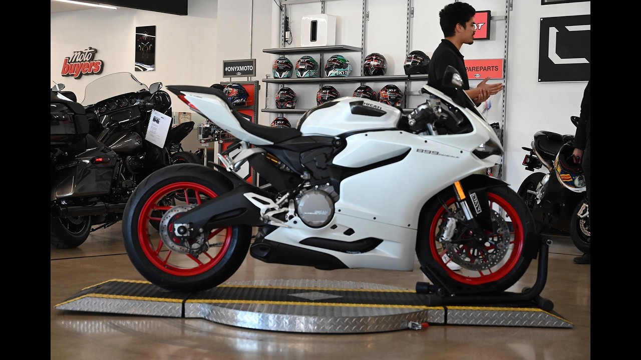 2014 Ducati 899 Panigale | Walk Around, Start-Up & Sound Clip