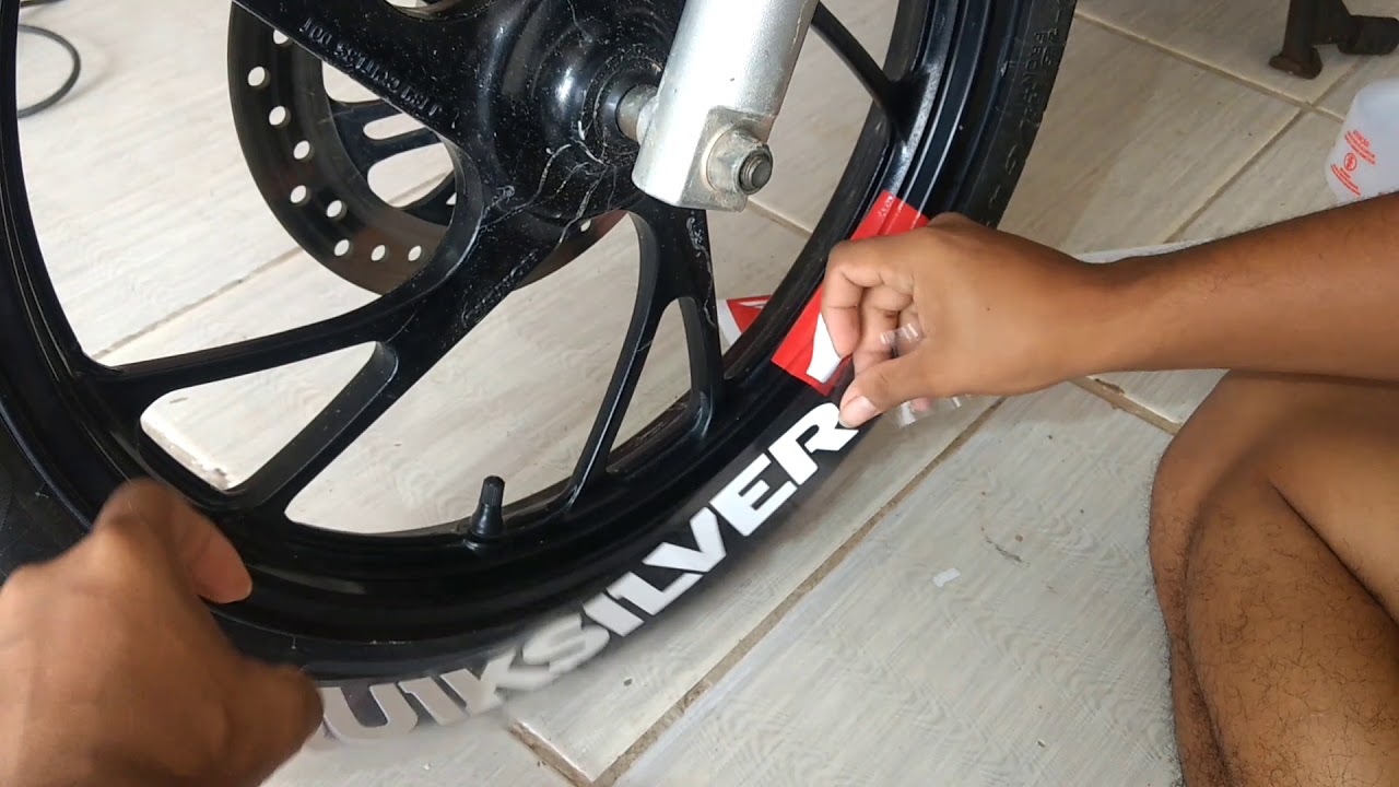 Aplicação Adesivo Quiksilver 50 cm para Rodão