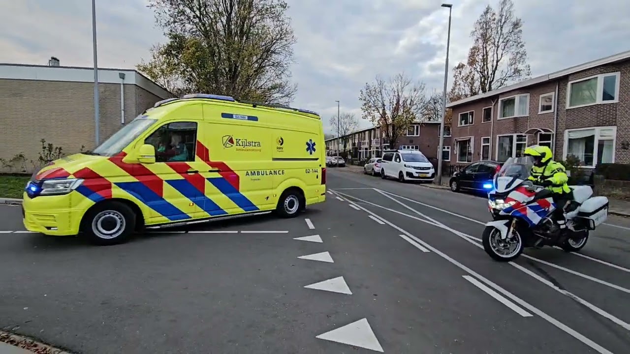 [VTB] meerdere politie-[motors] ambulances en brandweer met spoed door Leeuwarden!