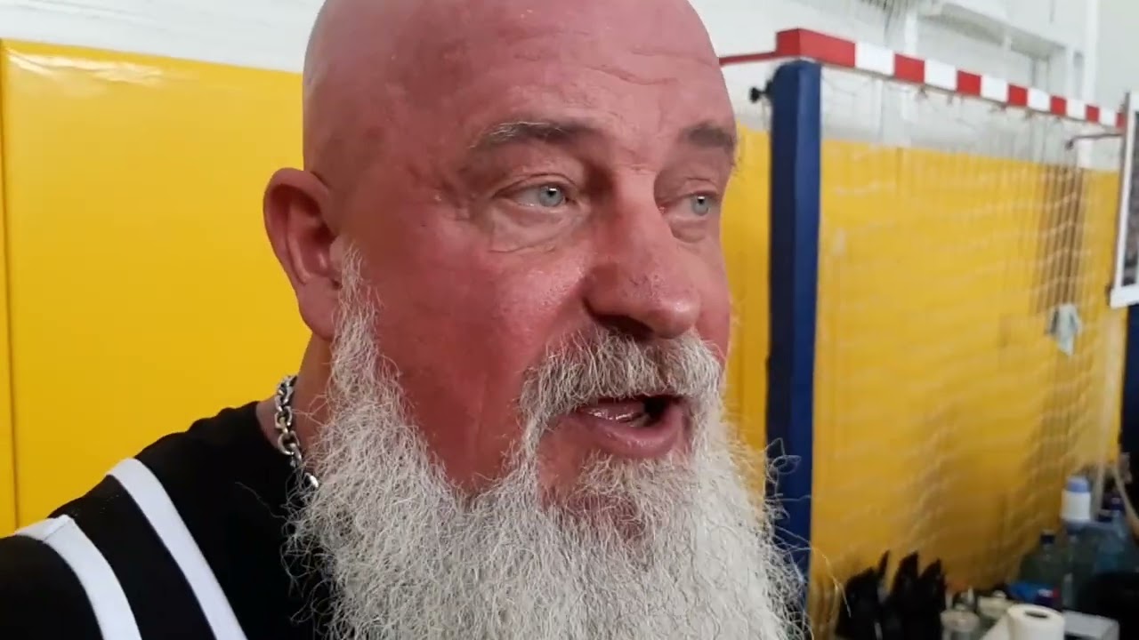 Строгий подъем на бицепс, соревнования.