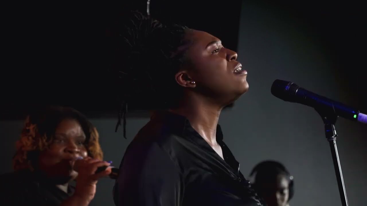 You Are Worthy Of It All  & Toi Seul Est Digne  Medley - Chika  (Lieu Secret Live Worship Session)